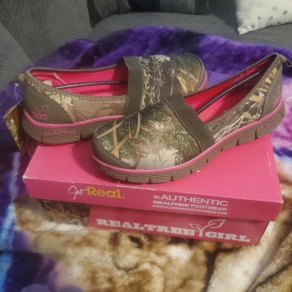 RealTree Girl Camouflage and Pink Women's Size 7 Slip On Shoes - Picture 6 of 7
